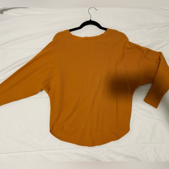 Orange sweater - Picture 2 of 3